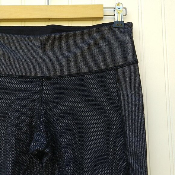 Lululemon Run Around (?) Crop Leggings Size 8 Gray Black Mixed Media Print - Picture 3 of 9